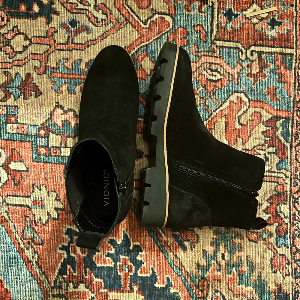 VIONIC Brighton Water Repellent Boots Like New